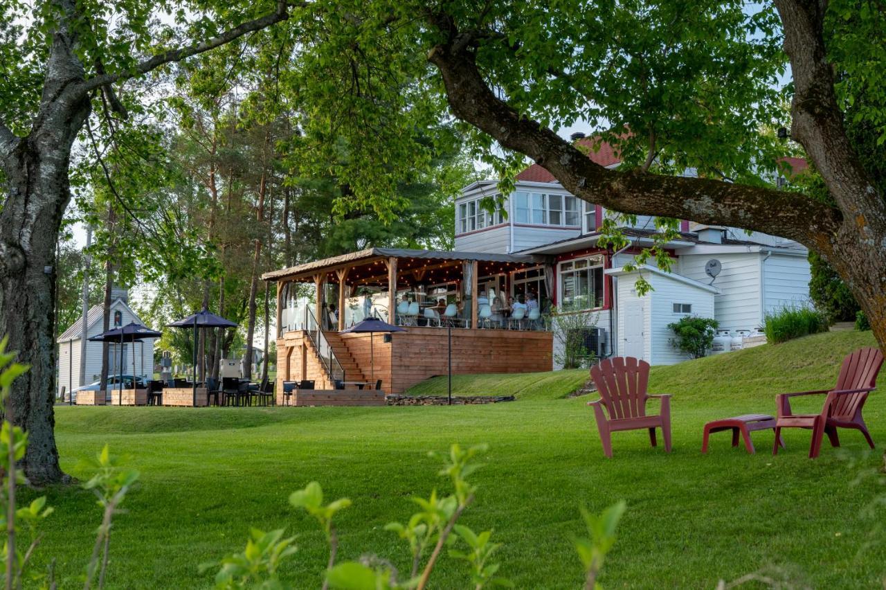 Auberge L'Intermede Du Lac Disraeli Exteriör bild